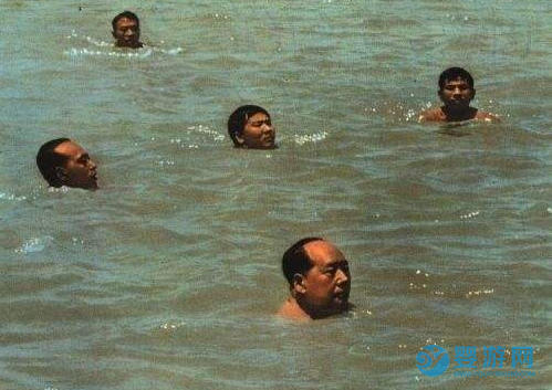 毛主席73岁畅游长江游泳的好好