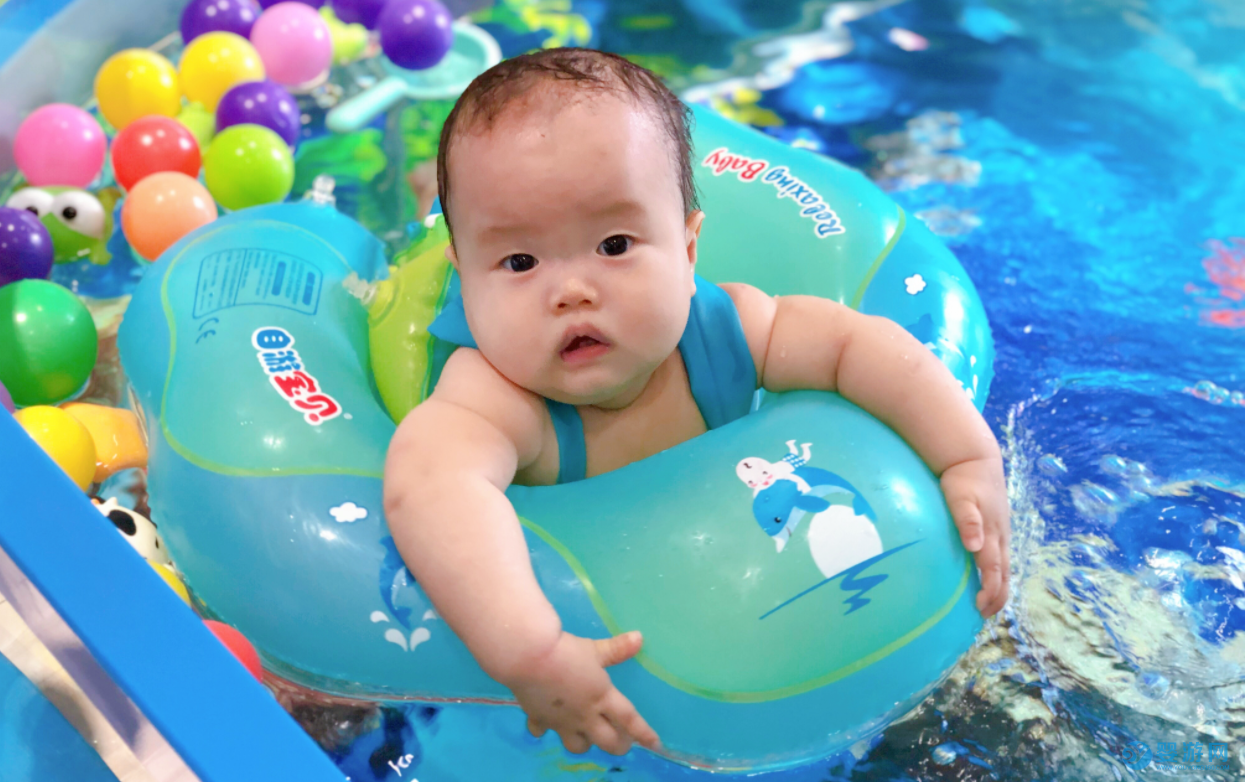 陪伴孩子婴儿游泳的好处有哪些