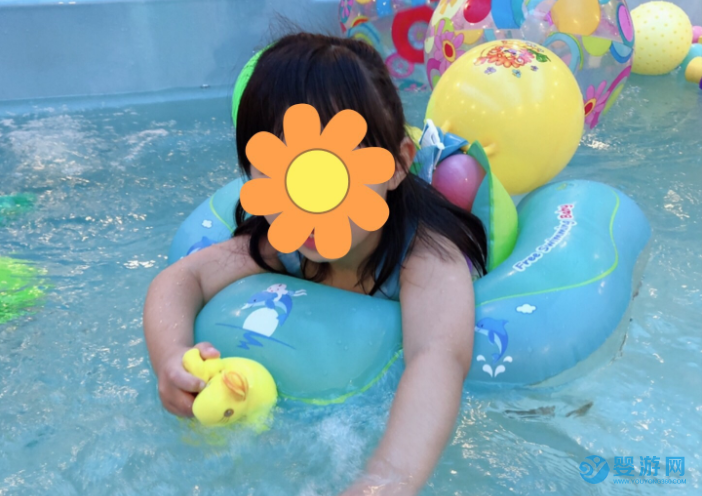 婴儿游泳从小锻炼宝宝身体