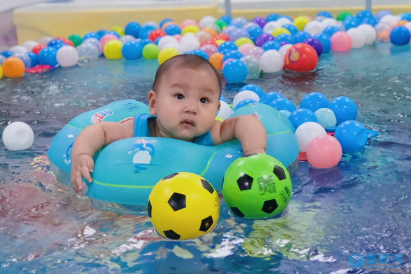 婴幼儿游泳为什么是第一健身运动