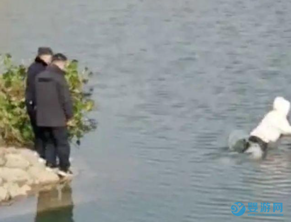 警察不会游泳注视女生溺亡