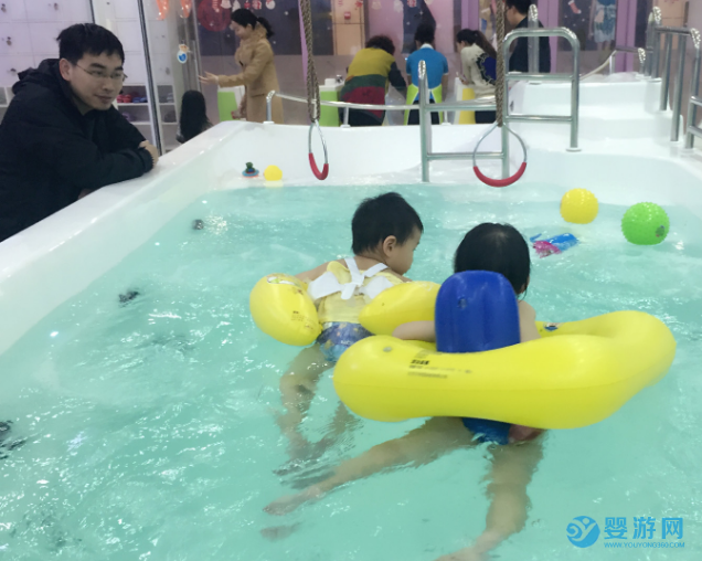 婴幼儿游泳增加孩子运动量