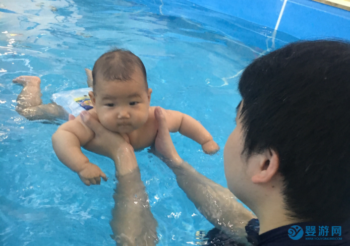 婴幼儿游泳更好的塑造身材