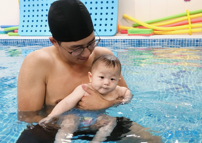 婴幼儿游泳有更好的启蒙作用