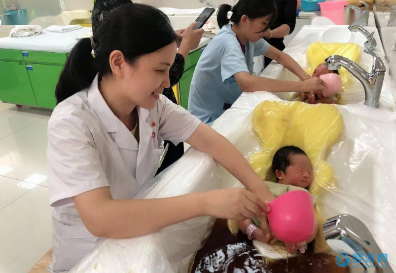 带宝宝游泳和药浴能预防感冒