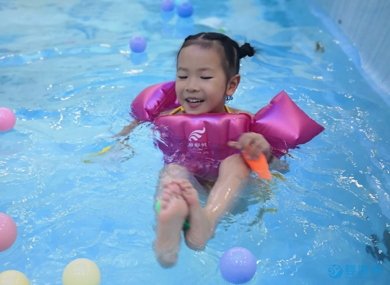 婴儿游泳的好处其他运动都比不了