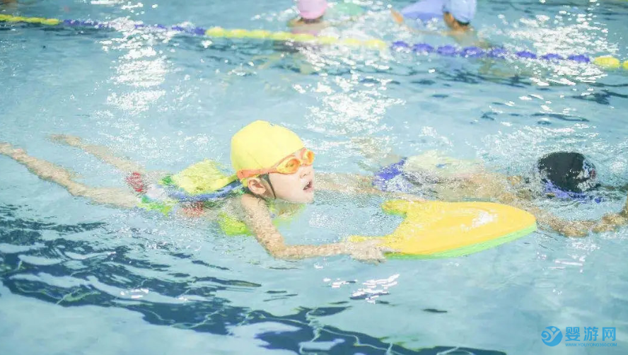 婴儿游泳有助于孩子免疫力提升