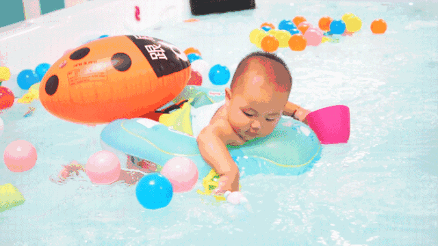 婴幼儿游泳增强宝宝体质