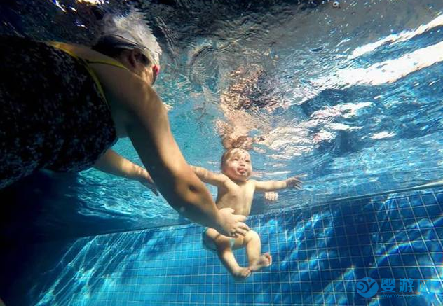 婴儿游泳提升宝宝智力