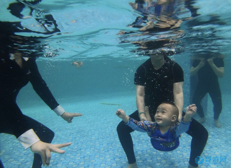 0-3岁宝宝学游泳家长应该注意的几个问题