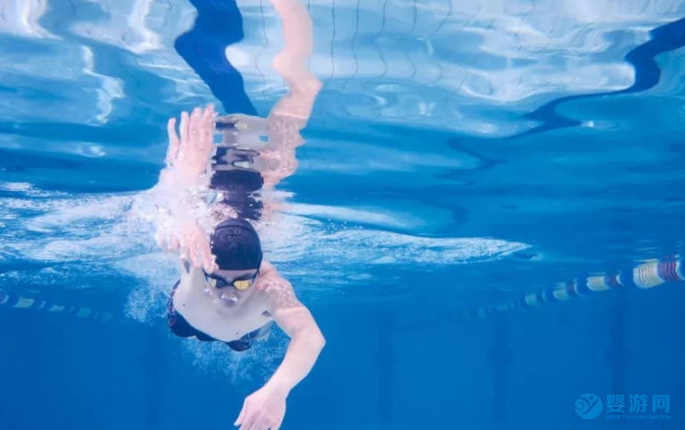 弄懂抱水才能提高自己的游泳速度
